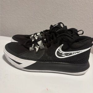 Nike Kyrie Flytrap 6 Basketball shoe